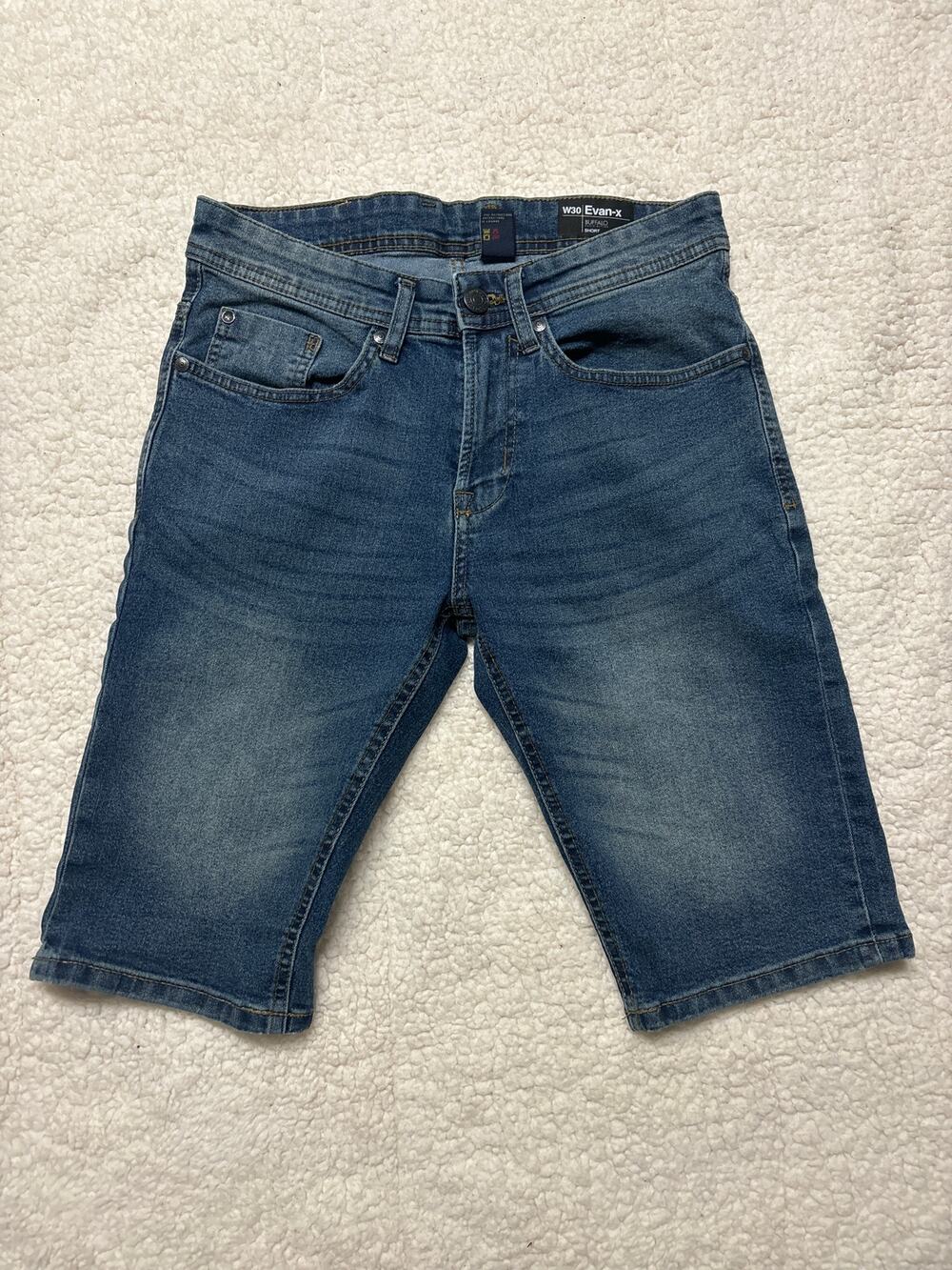 Men’s Evan-X Buffalo by David Bitton size 30. Ships fast!!